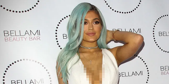 Mudah! Yuk Tampil Kece Dengan Bibir Tebal Ala Kylie Jenner