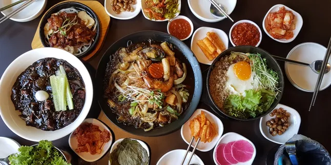 Mukbang ala 'HOSPITAL PLAYLIST', Makanan Apa yang Paling Bikin Ngiler? Mukbang ala 'HOSPITAL PLAYLIST', Makanan Apa yang Paling Bikin Ngiler?