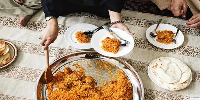 Menonton Mukbang Saat Berpuasa, Bolehkah Menyaksikan Kenikmatan Makanan? Menonton Mukbang Saat Berpuasa, Bolehkah Menyaksikan Kenikmatan Makanan?