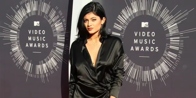 Mulai Sukses, Kylie Jenner Pun Tergiur Jadi Pengusaha Mulai Sukses, Kylie Jenner Pun Tergiur Jadi Pengusaha