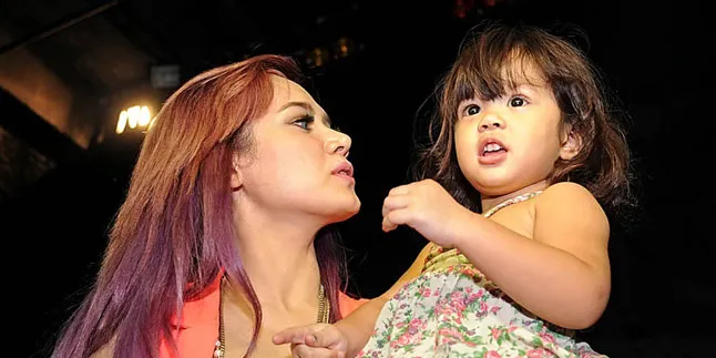 Mulan Jameela Enggan Bicarakan Safeea Mulan Jameela Enggan Bicarakan Safeea