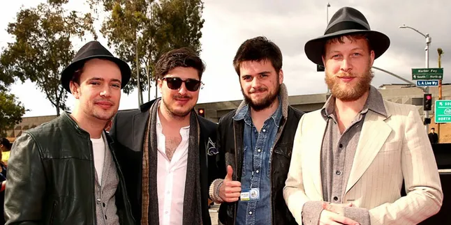 Mumford And Sons Pertimbangkan Batal Main di Glastonbury