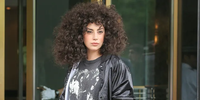 Muncul di Depan Umum, Lady Gaga Nekat Lepas Celana