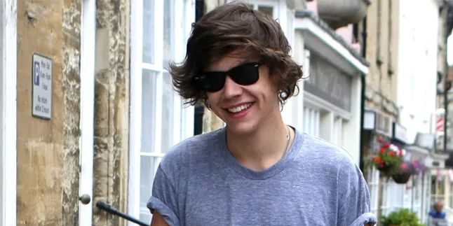 Muntah di Panggung, Harry Styles Tolak Dituduh Mabuk