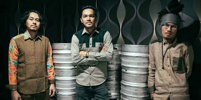 Musik Dialog Dini Hari Sedapkan Film 'TABULA RASA' Musik Dialog Dini Hari Sedapkan Film 'TABULA RASA'