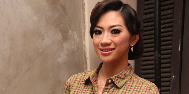 Musim Bola 2014, Aisha Mucthar Rilis 'Bang Jebret'