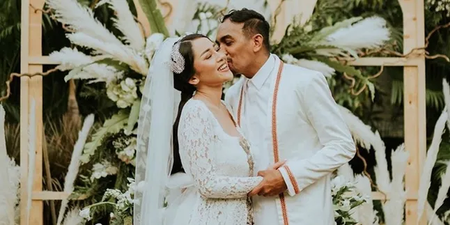 Mutia Ayu Resmi Dipersunting Glenn Fredly, Pilih Rehat Bernyanyi Karena Hamil?