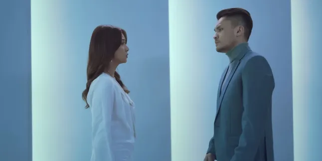 Hingga Jadi Trending, Chemistry Randy Pangalila dan Alisia Rininta di MV 'Mesin Waktu' Sukses Bikin Penonton Meleleh