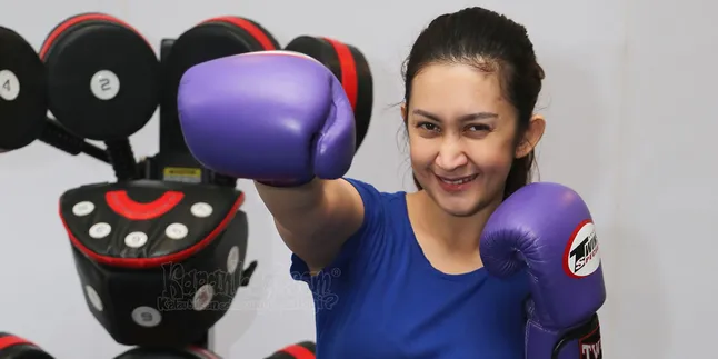 Nafa Urbach Punya Koki Super Seksi di Rumah, Mau Tahu?
