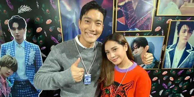Nagita Slavina Sempat Foto Bareng Choi Siwon Saat Mampir ke SMTOWN Korea! Nagita Slavina Sempat Foto Bareng Choi Siwon Saat Mampir ke SMTOWN Korea!