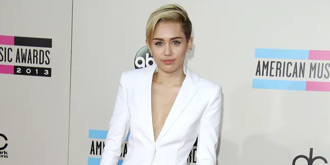 Naik Drastis, Ada Apa Dengan Harga Konser Miley Cyrus?