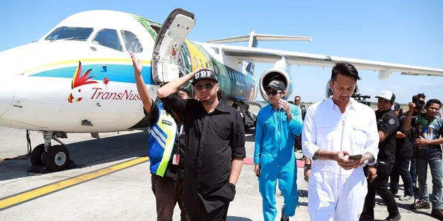 Naik Jet Pribadi, Bintang Warkop DKI Reborn Sebut Mirip Kereta Api