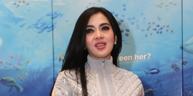 Naik Jet Pribadi, Syahrini Pamer Muka Bantal Sambil Makan Caviar