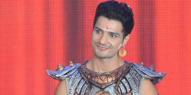 Nakal, Kartika Putri Buka Kancing Baju Vin Rana! Nakal, Kartika Putri Buka Kancing Baju Vin Rana!