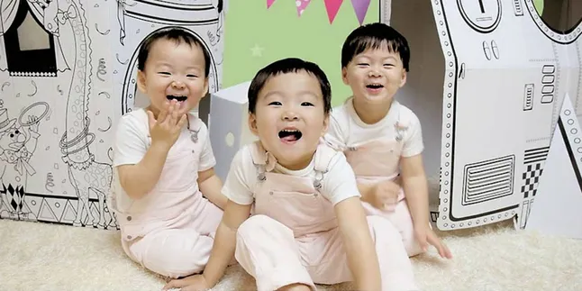 Nakal Tapi Cute, Saat Daehan Minguk Manse Godain Ayahnya Nakal Tapi Cute, Saat Daehan Minguk Manse Godain Ayahnya