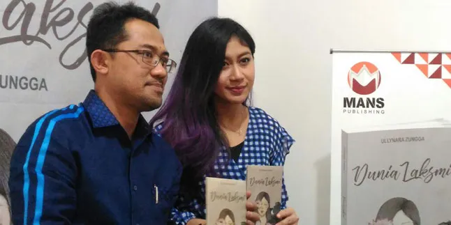 Nara 'Dewi Dewi' Rilis Buku Kumpulan Puisi.