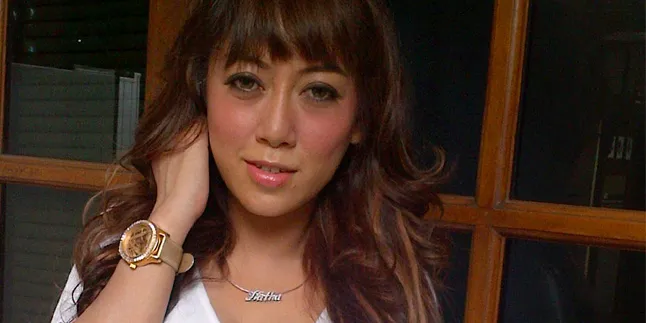 Nata Naritha Bakal Lepas Implan Payudara