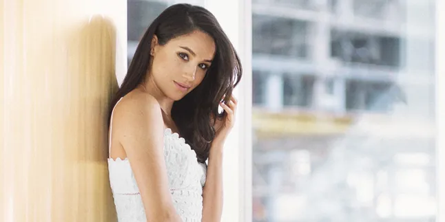 Natalan Bareng Ratu, Meghan Markle Dandan Cantik Bak Bangsawan Inggris Natalan Bareng Ratu, Meghan Markle Dandan Cantik Bak Bangsawan Inggris