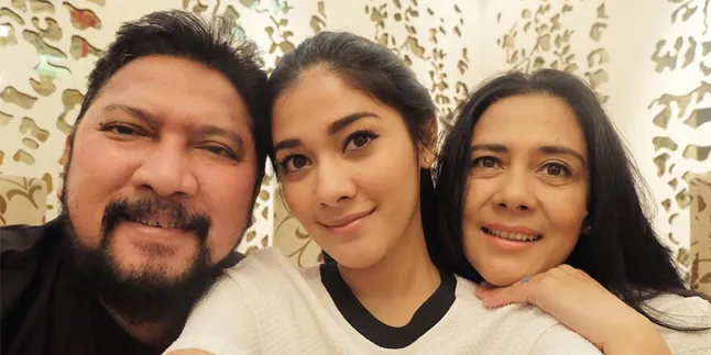 Naysila Curhat Tentang Keharmonisan Kedua Orangtuanya Yang Sudah Cerai Naysila Curhat Tentang Keharmonisan Kedua Orangtuanya Yang Sudah Cerai