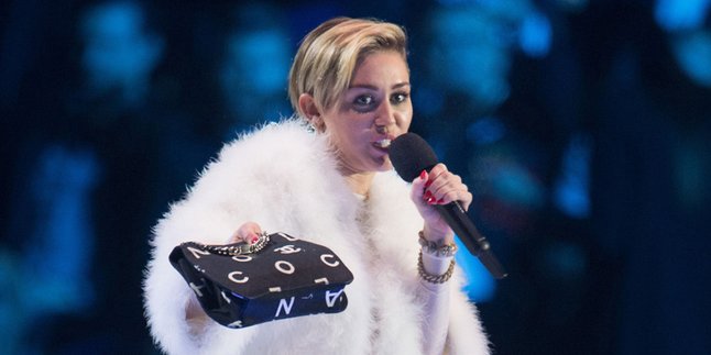 NBC Segera Tayangkan Dokumentasi Konser Miley Cyrus