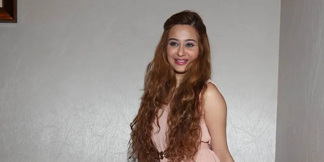 Neha Mehta 'Shakuntala' Langsung Kepincut Batik Indonesia Neha Mehta 'Shakuntala' Langsung Kepincut Batik Indonesia