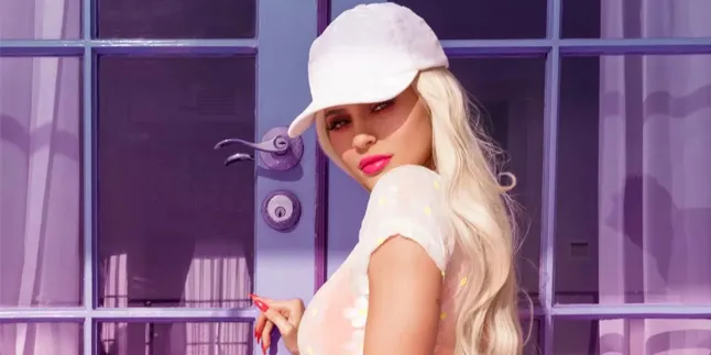 Nekat Pose Tanpa Pakaian Dalam, Kylie Jenner Umbar Segalanya