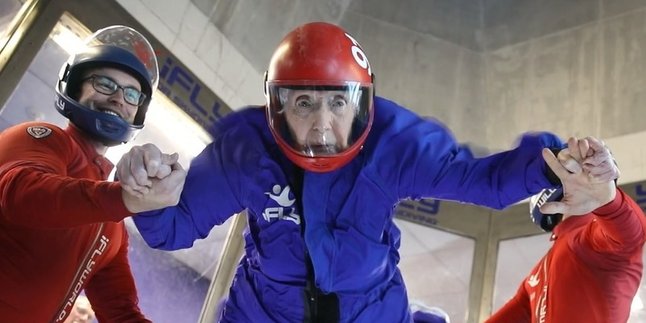 Nenek Ini Nekat Skydiving Demi Rayakan Ulang Tahun ke-102