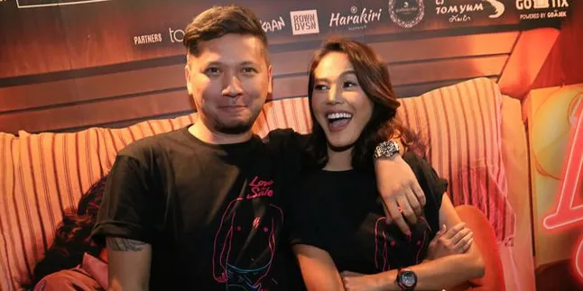 Netizen Curiga Gading Marten Selingkuh Gara-Gara 'LOVE FOR SALE'