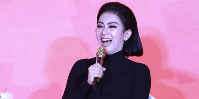 Netizen Gunjingkan Soal Ayah Angkat dan Video Syur, Syahrini: Nggak Ada Waktu Ngurusin yang Kayak Begitu Netizen Gunjingkan Soal Ayah Angkat dan Video Syur, Syahrini: Nggak Ada Waktu Ngurusin yang Kayak Begitu