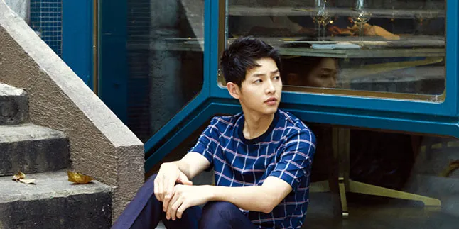 Netizen Merinding, Ada Penampakan Hantu di Foto Song Joong Ki?