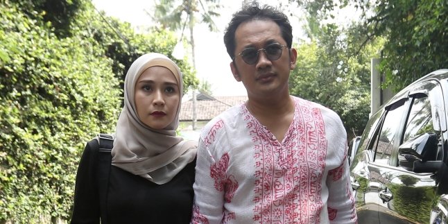 Admitting Not Romantic, This is Zaskia Adya Mecca's Expression of Love for Hanung Bramantyo