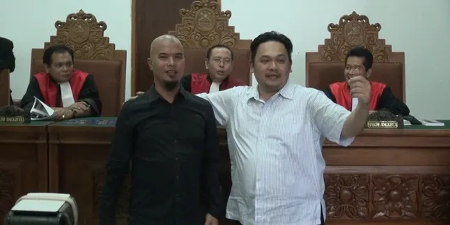 Ngaku Sudah Dimaafkan, Ini Alasan Farhat Sebut Dhani Bangkrut Ngaku Sudah Dimaafkan, Ini Alasan Farhat Sebut Dhani Bangkrut