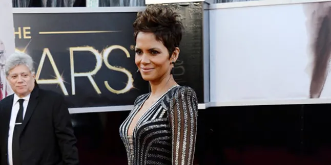 Ngamuk ke Paparazzi, Ternyata Halle Berry Sedang Hamil!