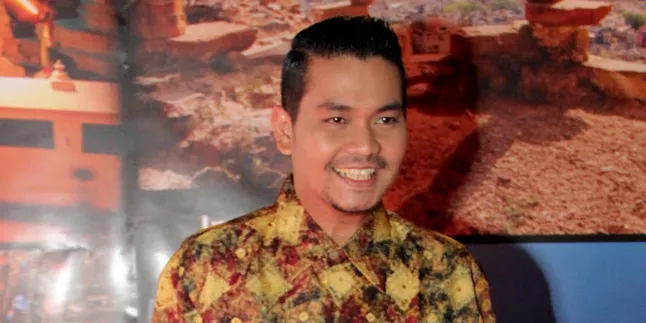Nge-host Bareng Dewi Perssik, Indra Bekti Lebih Melek Nge-host Bareng Dewi Perssik, Indra Bekti Lebih Melek