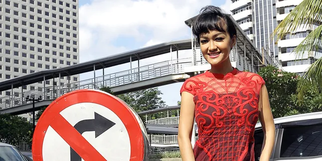 Ngebut Cari Duit, Julia Perez Rilis Single dan Buka Restoran