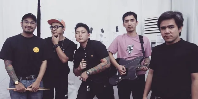 Ngefans Sheila On 7, Pee Wee Gaskins Ubah Lagu 'Dan' Jadi Lebih Keras Ngefans Sheila On 7, Pee Wee Gaskins Ubah Lagu 'Dan' Jadi Lebih Keras