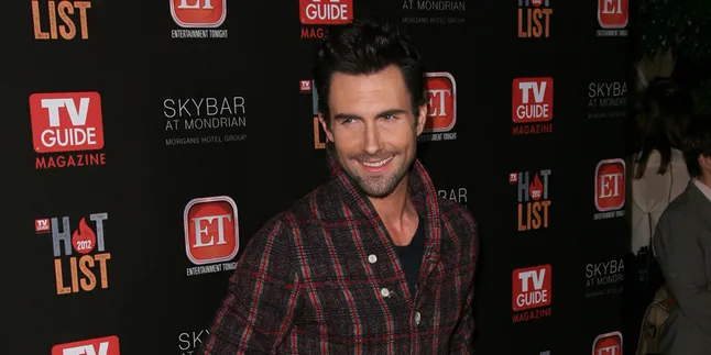 Ngeri... Adam Levine Muncul Dengan Tubuh Berlumuran Darah