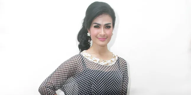 Nggak Ada Suami, Iis Dahlia Goyang Pria Jepang di Karawang