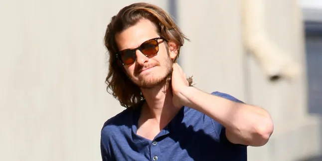 Nggak Bisa Dikenali! Saat Andrew Garfield Jadi Tentara PD II