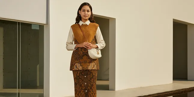 Nggak Cuma Kemeja, Ini 7 Look Batik Kalcer Ala Gen Z Nggak Cuma Kemeja, Ini 7 Look Batik Kalcer Ala Gen Z