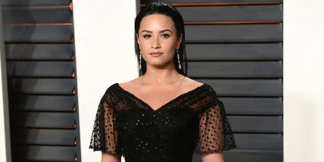 Nggak Diundang ke Nikahan Nick Jonas, Demi Lovato Merasa Kecewa Nggak Diundang ke Nikahan Nick Jonas, Demi Lovato Merasa Kecewa