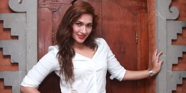 Nggak Enak Banget, Si Cantik Karenina Pernah Kena Tonjok