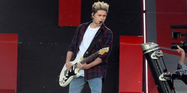 Nggak Pakai Baju, Niall Horan Tampil Lebih Wow!