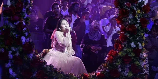 Nggak Pede Disuruh Goyang Sama Dewi Perssik, Via Vallen Khawatir Penonton Jadi Sawan