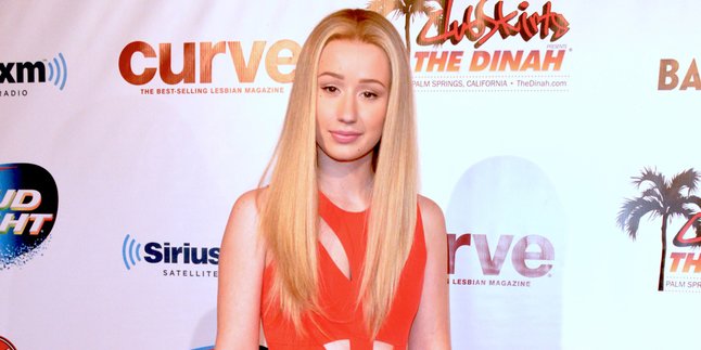 Nggak Terbuka Sih, Tapi Celana Iggy Azalea Ini 'Mengundang'