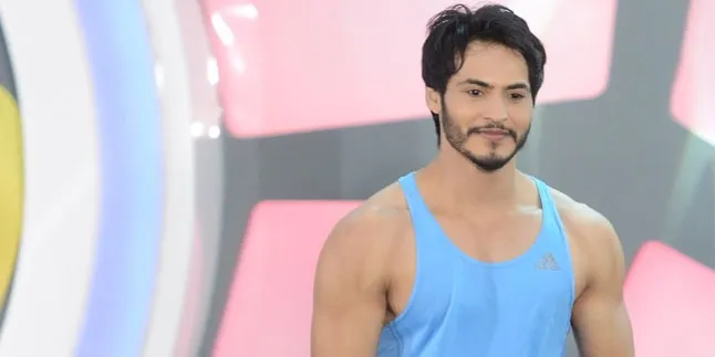 Nggemesin! Digendong Ravi Bhatia, Begini Ekspresi Baby Rafathar