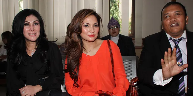 Nia Daniati Minta Nafkah Rp 100 Juta Tiap Bulan Nia Daniati Minta Nafkah Rp 100 Juta Tiap Bulan