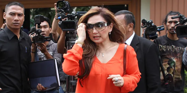 Nia Daniati Ngotot Minta Nafkah Rp 100 Juta Dari Farhat Abbas Nia Daniati Ngotot Minta Nafkah Rp 100 Juta Dari Farhat Abbas