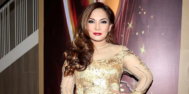 Nia Daniati: Puasa Tanpa Farhat Abbas, Biasa Saja! Nia Daniati: Puasa Tanpa Farhat Abbas, Biasa Saja!