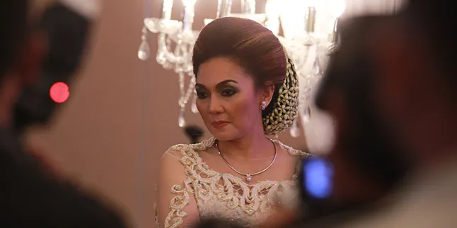 Nia Daniati Tak Mau Komentar Soal Farhat Abbas Dan Regina